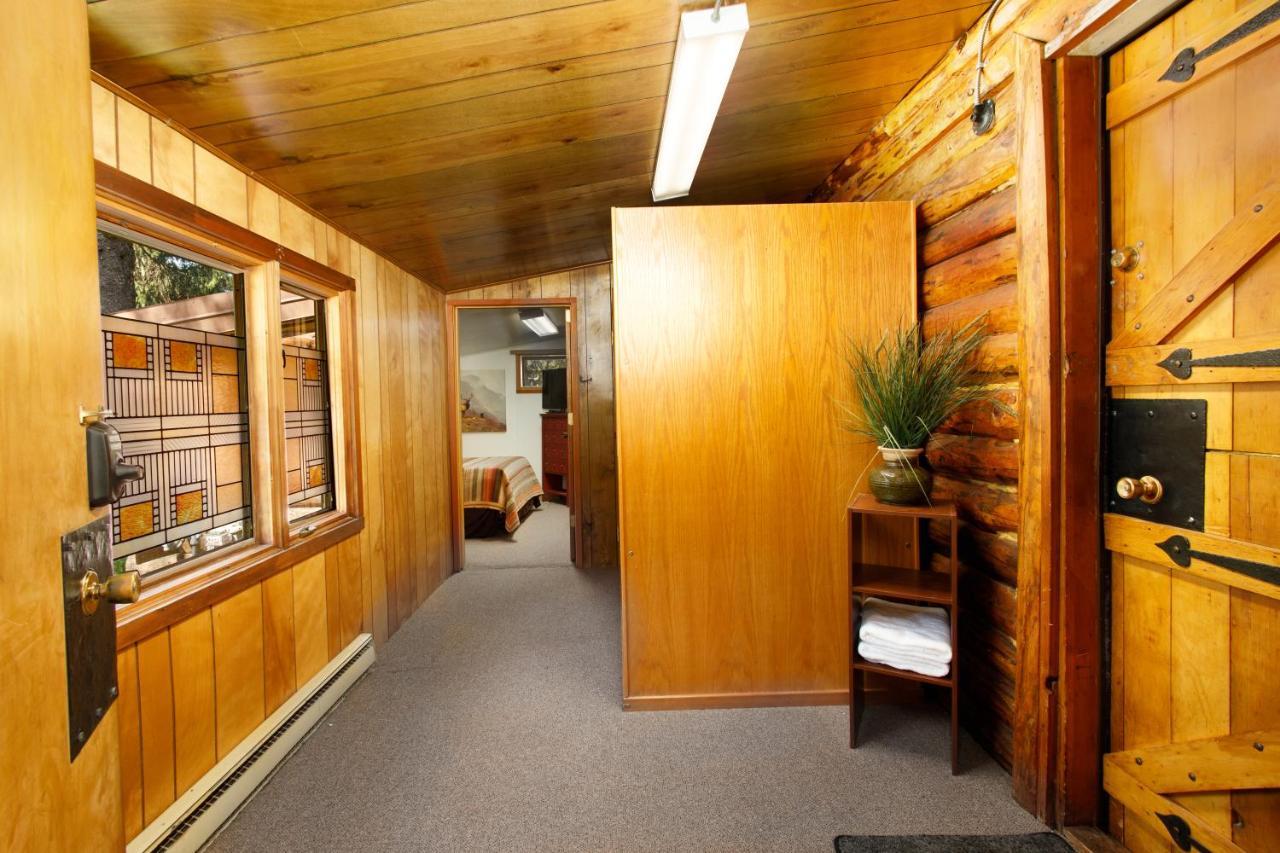 Alpine Meadows Log Cabin Girdwood Exterior photo
