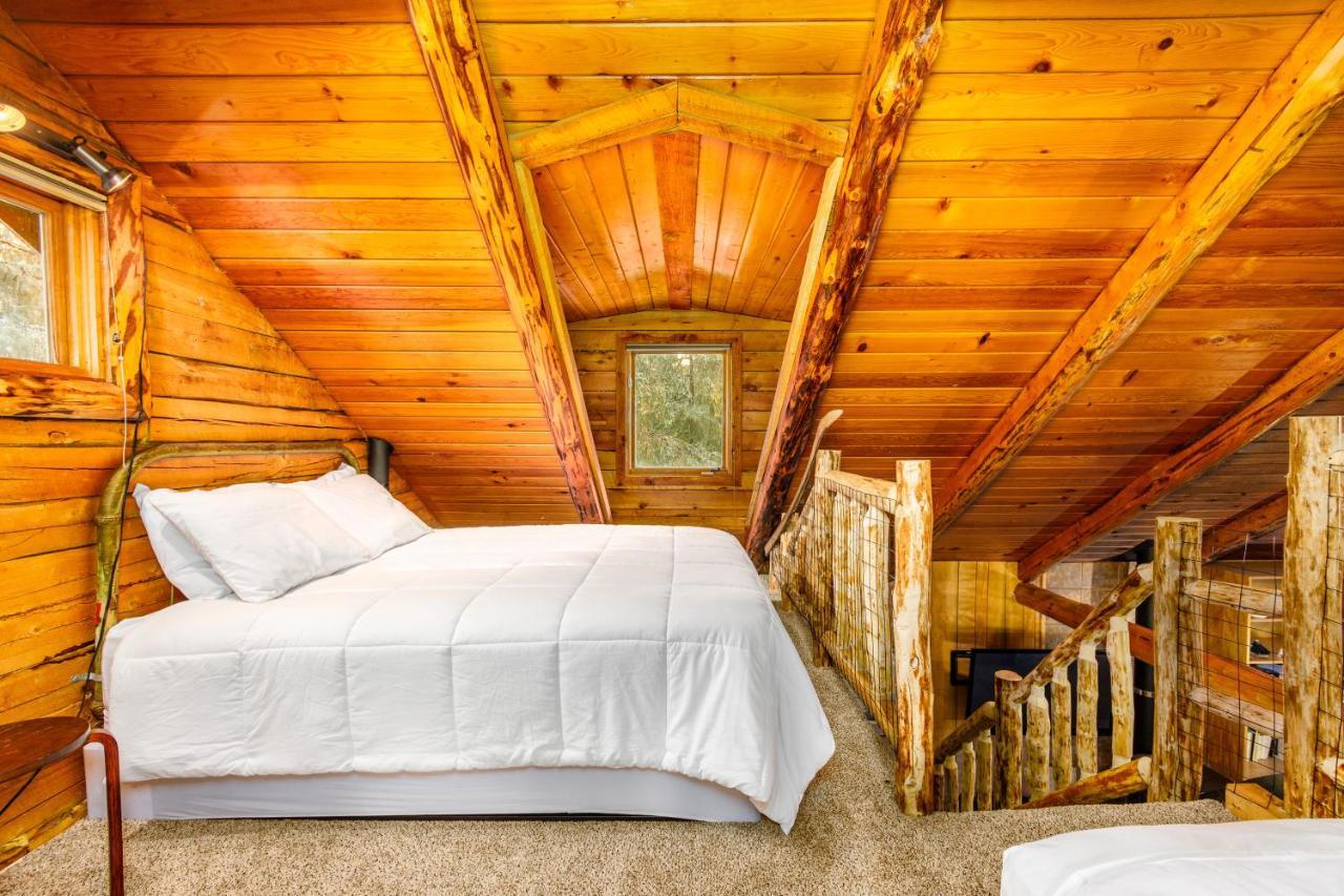 Alpine Meadows Log Cabin Girdwood Exterior photo